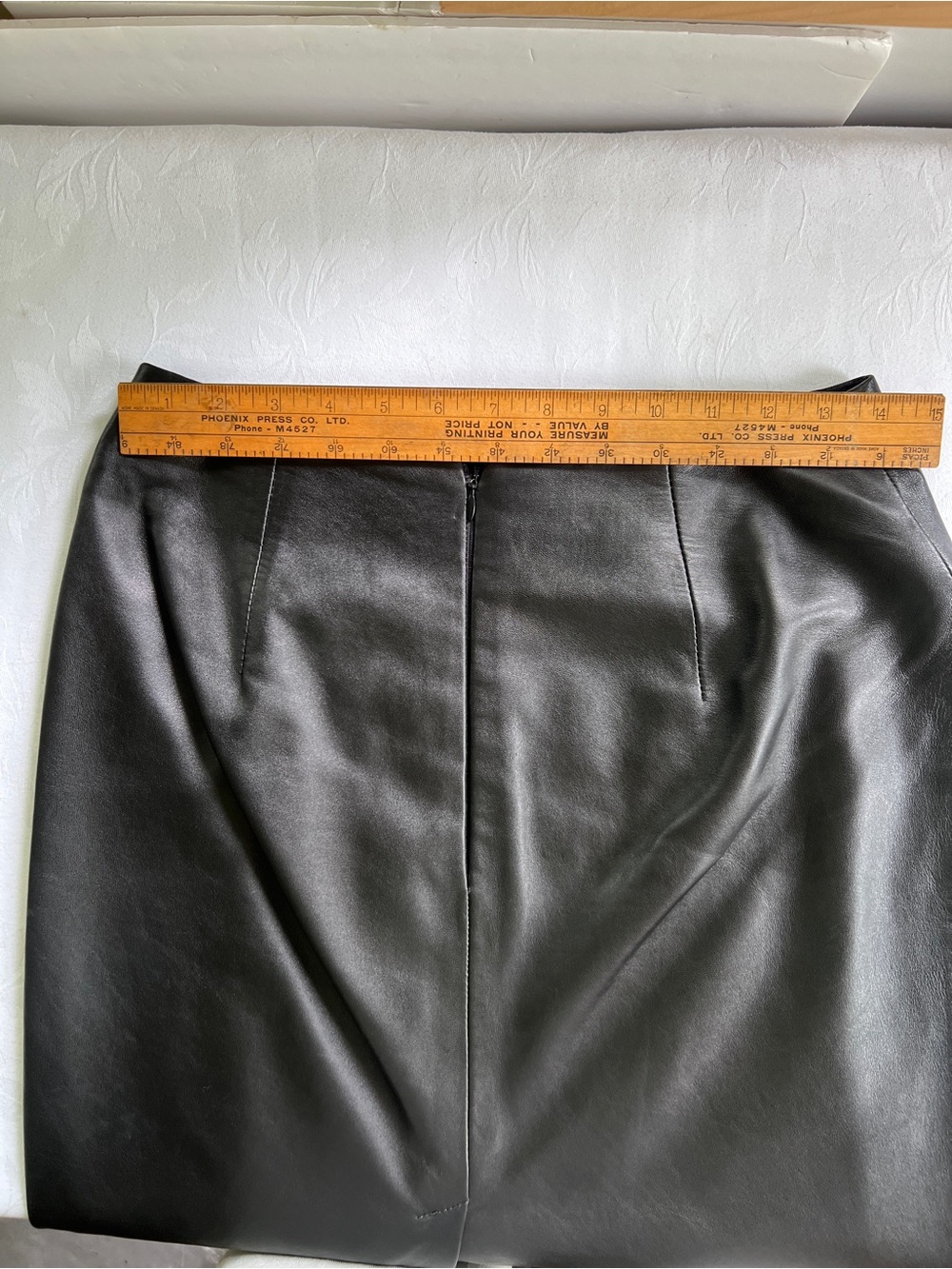 Holt Renfrew Black Leather Pencil Skirt 28” waist - Picture 4 of 11